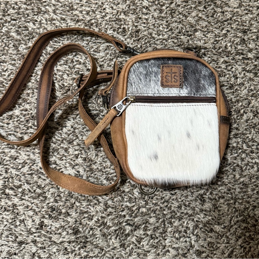 STS Ranchwear Tan and White Crossbody Bag
